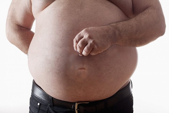 Na sexy pupek napíšu vzkaz :D Jedná se o mužský pupík se 150kg živé váhy !