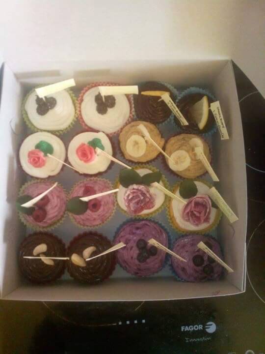 Sladký stůl na svatební hostinu