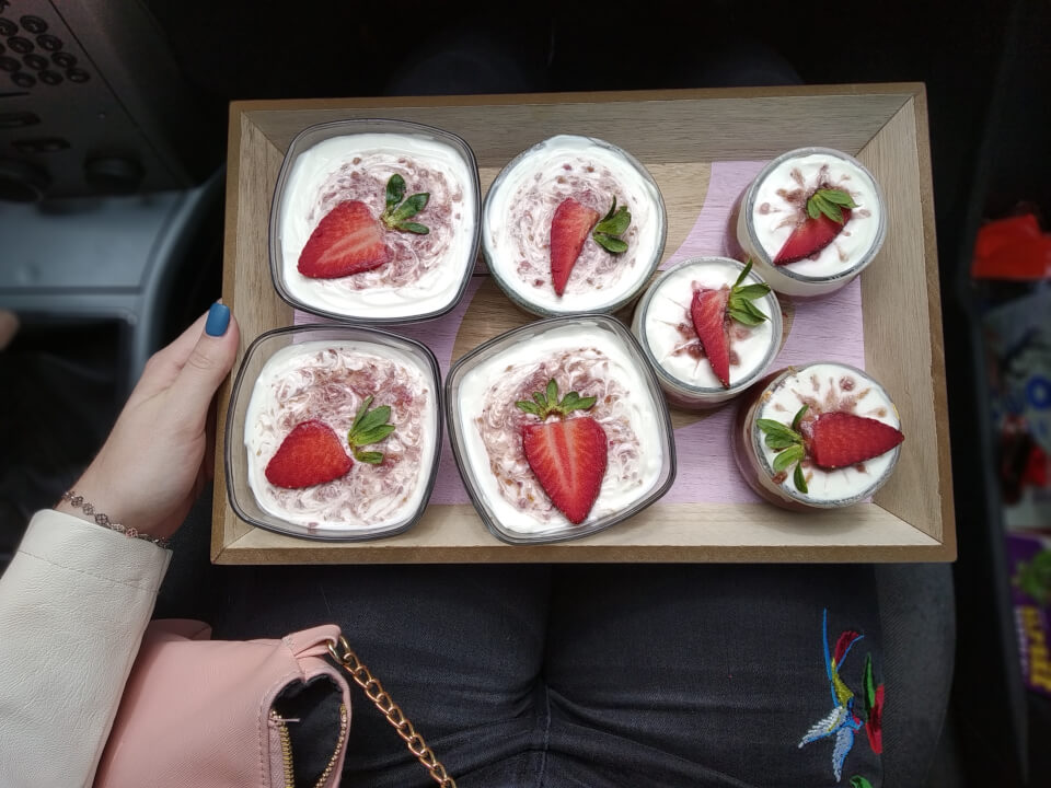 Sladký stůl na svatební hostinu