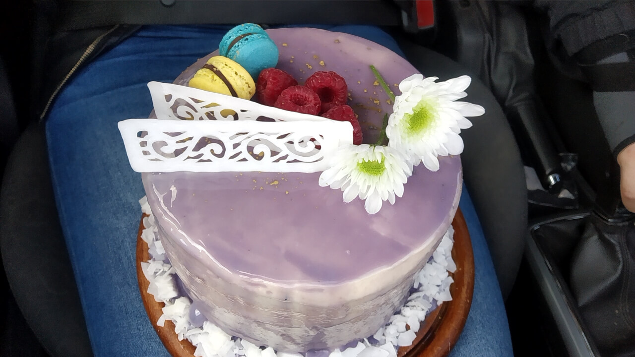 Sladký stůl na svatební hostinu