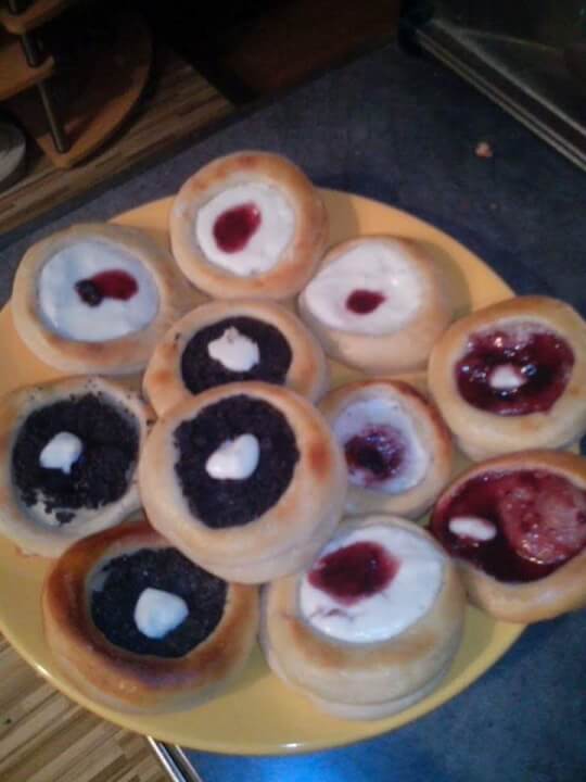 Sladký stůl na svatební hostinu